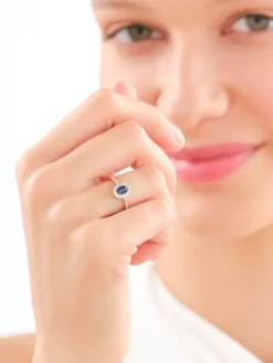 Best Apart Pierścionek z żółtego i białego złota z diamentami i szafirem - próba 585