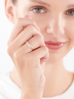 Apart Pierścionek z żółtego złota z diamentami - 0,03 ct - próba 375< Pierścionki