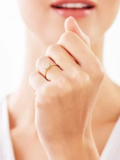Discount Apart Pierścionek z żółtego złota z brylantami - 0,06 ct - próba 375