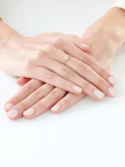 Discount Apart Pierścionek z żółtego złota z brylantami - 0,06 ct - próba 375