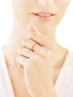 Discount Apart Pierścionek z żółtego złota z diamentami - 0,08 ct - próba 585