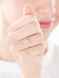 Hot Apart Pierścionek z żółtego złota z diamentami i topazem - liście - próba 375