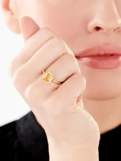 Online Apart Pierścionek z żółtego złota z diamentami i cytrynem - próba 585
