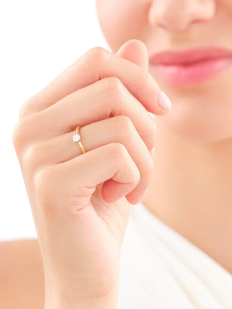 Apart Pierścionek z żółtego złota z brylantem - 0,18 ct - próba 750< Pierścionki
