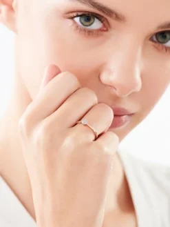 Apart Pierścionek z żółtego złota z diamentami - 0,04 ct - próba 375< Pierścionki