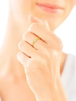 Discount Apart Pierścionek z żółtego złota z brylantem - 0,08 ct - próba 585