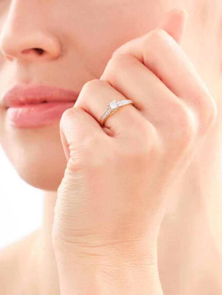 Apart Pierścionek z żółtego złota z brylantami - 0,24 ct - próba 585