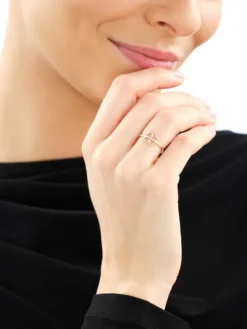 Hot Apart Pierścionek z żółtego złota z diamentem - koniczyna - 0,006 ct - próba 375