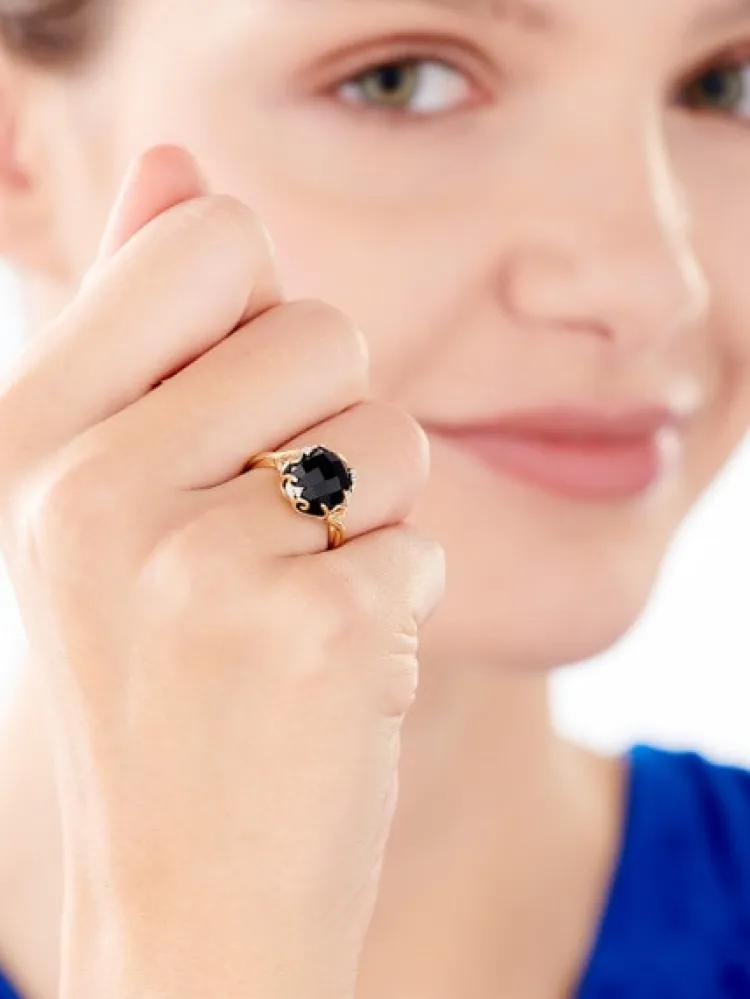 Online Apart Pierścionek z żółtego złota z diamentami i onyksem - liście - próba 585