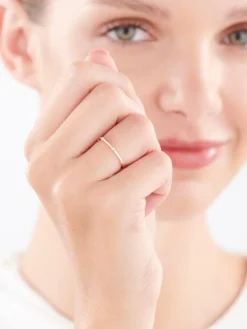 Apart Pierścionek z żółtego złota z diamentami - 0,03 ct - próba 375< Pierścionki