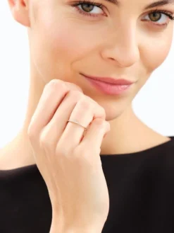 Discount Apart Pierścionek z żółtego złota z brylantami - 0,05 ct - próba 375