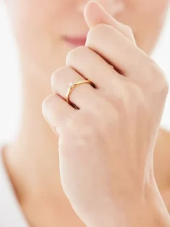 Sale Apart Pierścionek z żółtego złota z brylantem - 0,08 ct - próba 585