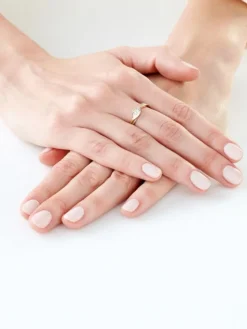 Apart Pierścionek z żółtego złota z brylantem - 0,10 ct - próba 585< Pierścionki