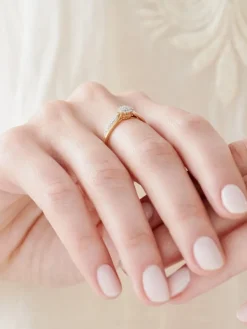 Online Apart Pierścionek z żółtego złota z diamentami - 0,15 ct - próba 750