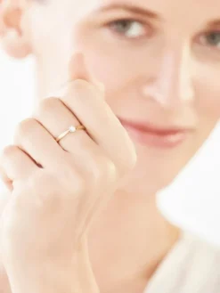 Clearance Apart Pierścionek z żółtego złota z brylantem - 0,08 ct - próba 585