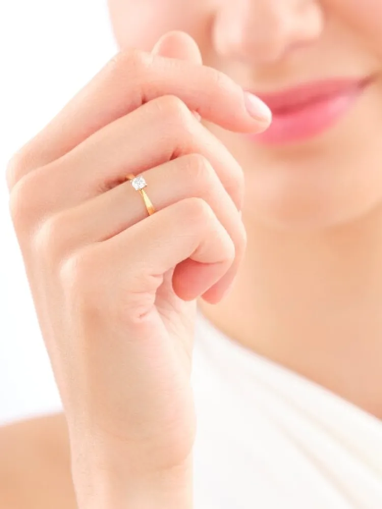 Apart Pierścionek z żółtego złota z brylantem - 0,18 ct - próba 750