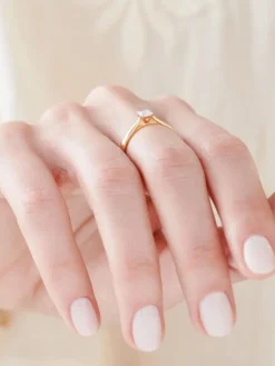 Apart Pierścionek z żółtego złota z brylantem - 0,18 ct - próba 750