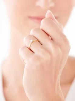 Hot Apart Pierścionek z żółtego złota z brylantem - 0,18 ct - próba 585