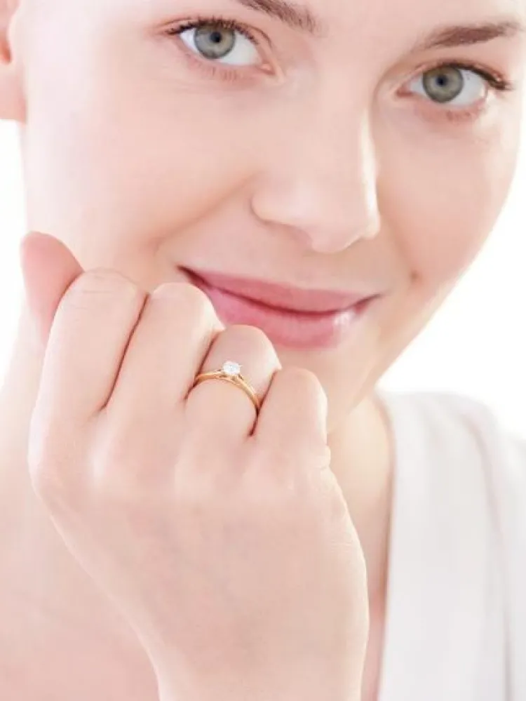 Apart Pierścionek z żółtego złota z brylantem - 0,31 ct - próba 750< Pierścionki