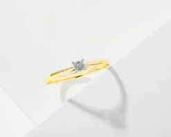 Sale Apart Pierścionek z żółtego złota z diamentem - 0,003 ct - próba 375