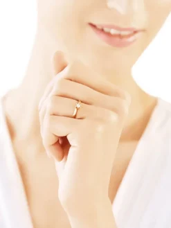 Apart Pierścionek z żółtego złota z brylantem - 0,09 ct - próba 585< Pierścionki
