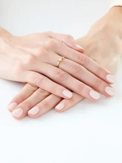 Apart Pierścionek z żółtego złota z brylantem - 0,09 ct - próba 585< Pierścionki
