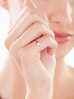 Apart Pierścionek z żółtego złota z brylantem - 0,006 ct - próba 375< Pierścionki
