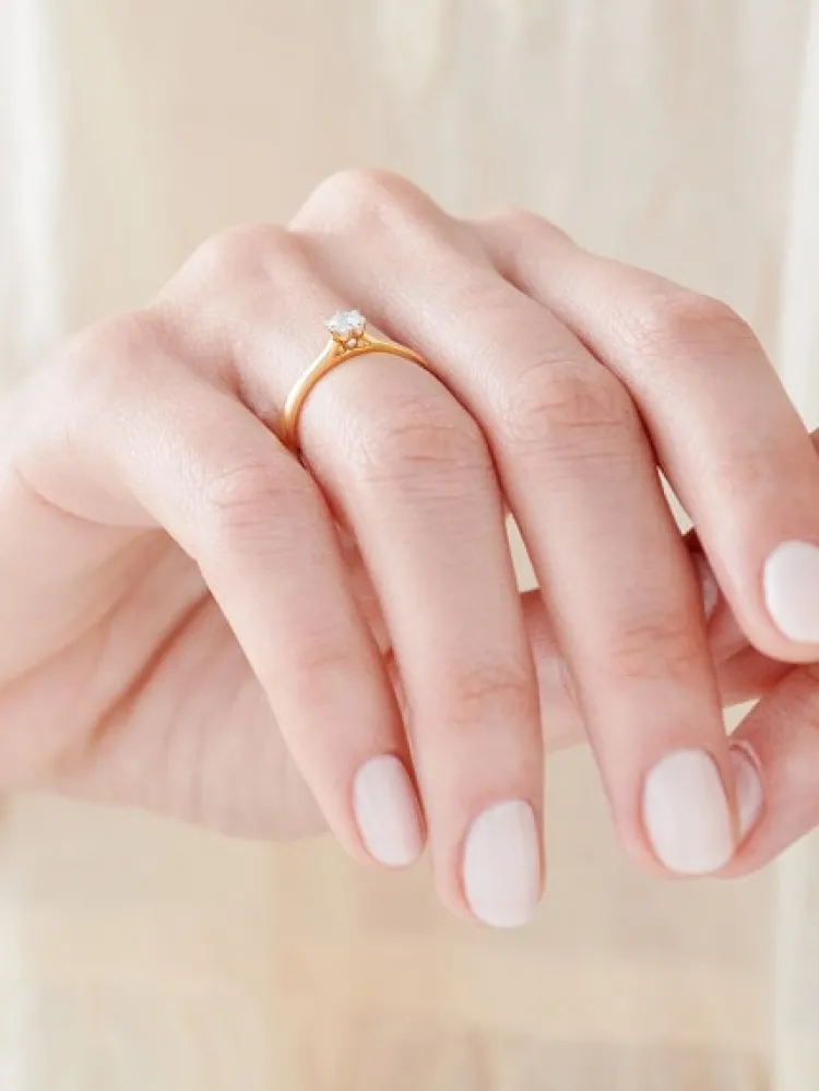 Apart Pierścionek z żółtego złota z brylantem - 0,18 ct - próba 750