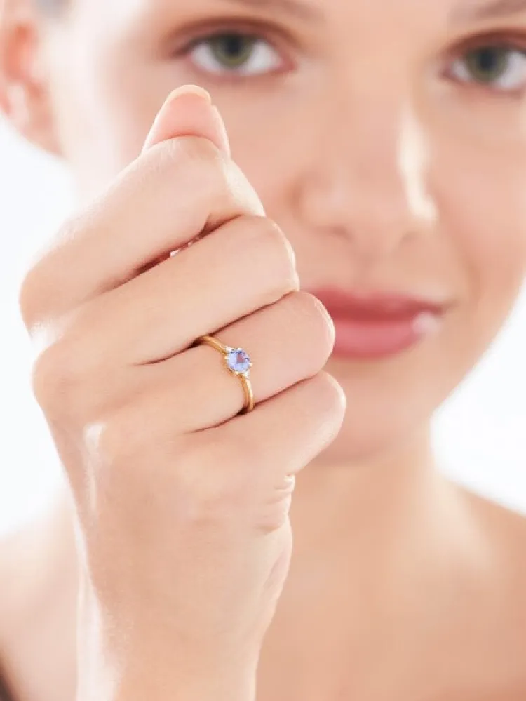 Discount Apart Pierścionek z żółtego złota z brylantami i tanzanitem - próba 585