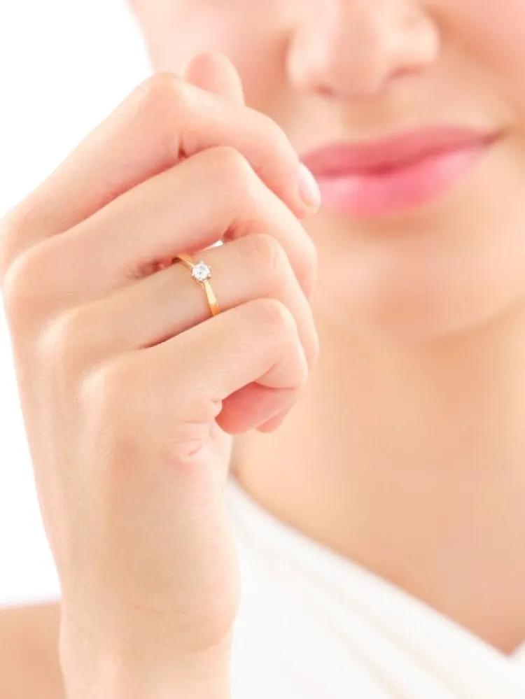 Apart Pierścionek z żółtego złota z brylantem - 0,18 ct - próba 750< Pierścionki