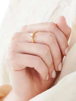 Apart Pierścionek z żółtego złota z brylantem - 0,18 ct - próba 750