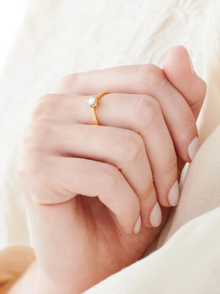 Apart Pierścionek z żółtego złota z brylantem - 0,18 ct - próba 750