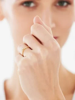 Apart Pierścionek z żółtego złota z brylantem - 0,08 ct - próba 585
