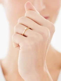 Apart Pierścionek z żółtego złota z brylantem - 0,08 ct - próba 750< Pierścionki