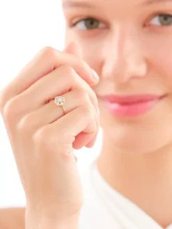 Hot Apart Pierścionek z żółtego złota z diamentami - kwiat - 0,05 ct - próba 585