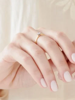 Hot Apart Pierścionek z żółtego złota z brylantem - 0,16 ct - próba 585