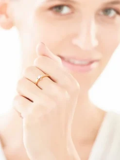 Apart Pierścionek z żółtego złota z brylantem - 0,12 ct - próba 585