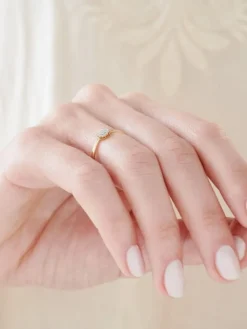 Apart Pierścionek z żółtego złota z diamentami - 0,03 ct - próba 375< Pierścionki