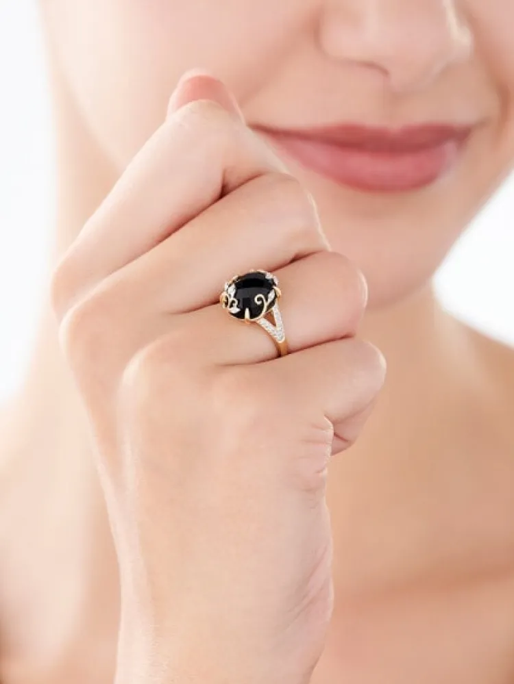 Apart Pierścionek z żółtego złota z diamentami i onyksem - próba 585< Pierścionki