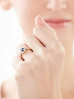 Best Apart Pierścionek z żółtego złota z diamentami i szafirem - próba 585
