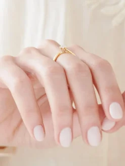 Apart Pierścionek z żółtego złota z brylantami - 0,25 ct - próba 750< Pierścionki