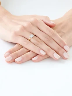 New Apart Pierścionek z żółtego złota z diamentami - 0,02 ct - próba 375