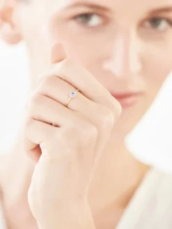 Sale Apart Pierścionek z żółtego złota z diamentami i tanzanitem - próba 585