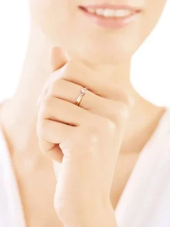 Apart Pierścionek z żółtego złota z brylantem - 0,06 ct - próba 585< Pierścionki