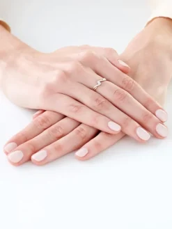 Apart Pierścionek z żółtego złota z brylantem - 0,06 ct - próba 585< Pierścionki
