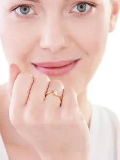 Best Apart Pierścionek z żółtego złota z brylantem - 0,23 ct - próba 750
