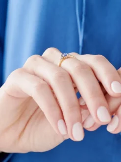 Apart Pierścionek z żółtego złota z brylantami i tanzanitem - próba 585< Pierścionki
