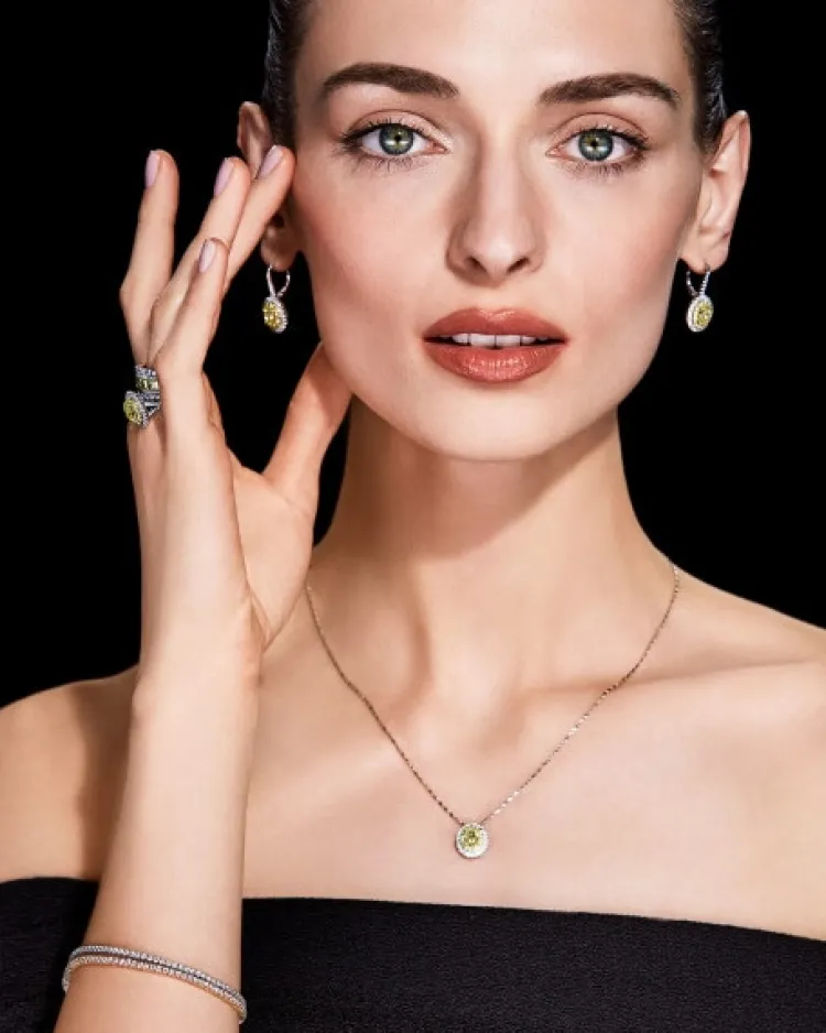 Apart Zawieszka z białego i żółtego złota z diamentami - VS2/Fancy Light Yellow - 1,34 ct - próba 750< Zawieszki