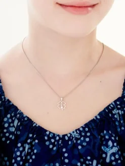 Outlet Apart Zawieszka z białego złota z brylantem - koniczyna - 0,01 ct - próba 375