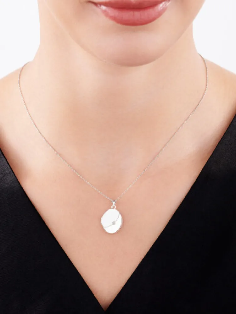 Outlet Apart Zawieszka z białego złota z diamentem - puzderko, serce - 0,005 ct - próba 375